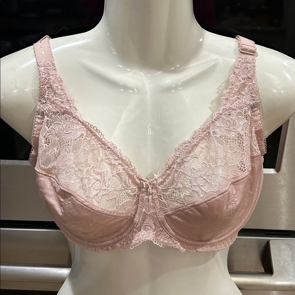 Non padded underwire 38D soft dusty pink lace bra. See photos for details. - Picture 1 of 16